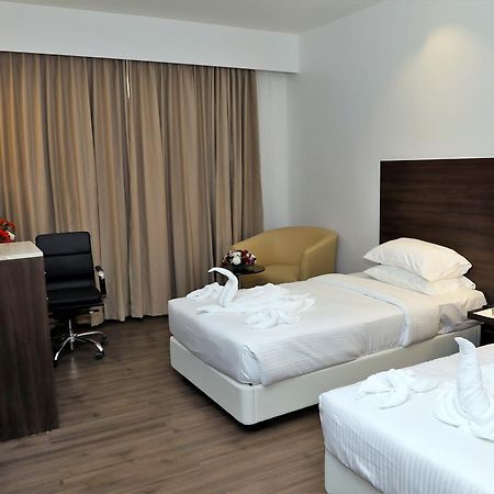 Yn Hotels Бангалор Экстерьер фото