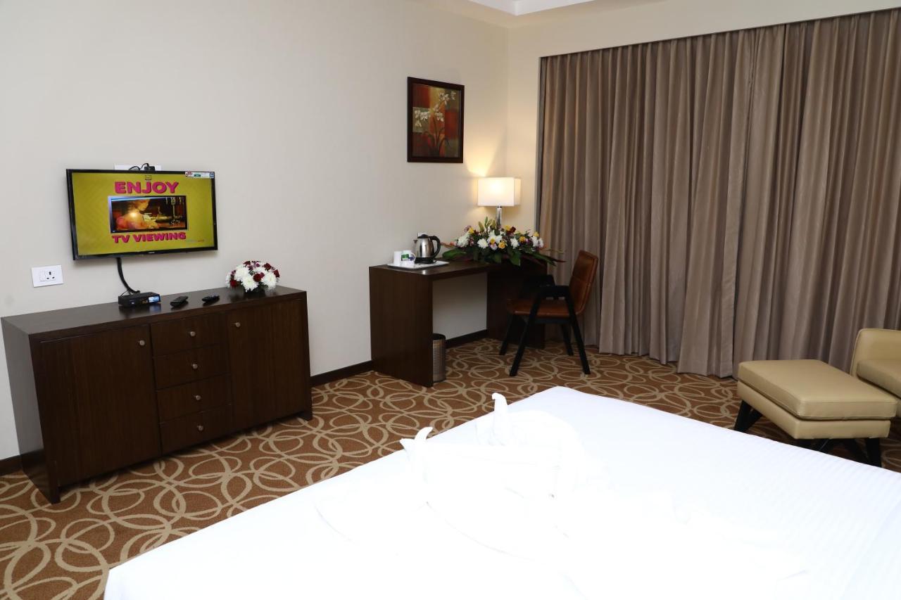 Yn Hotels Бангалор Экстерьер фото